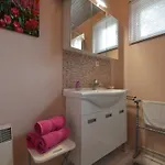 Jacuzzi Retreat, Ardennes * Filly