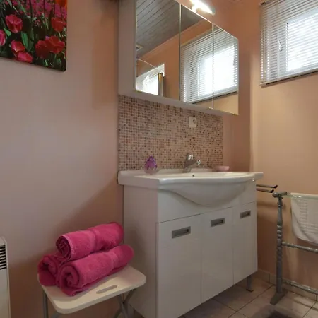 Дом отдыха Luxurious With Jacuzzi Filly